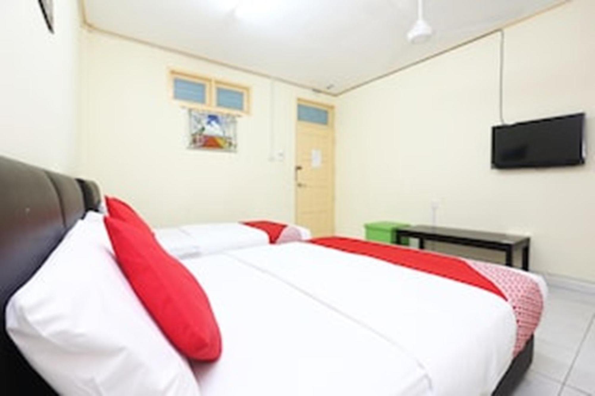 Super Oyo 89640 Hotel Pelangi Marang Eksteriør bilde