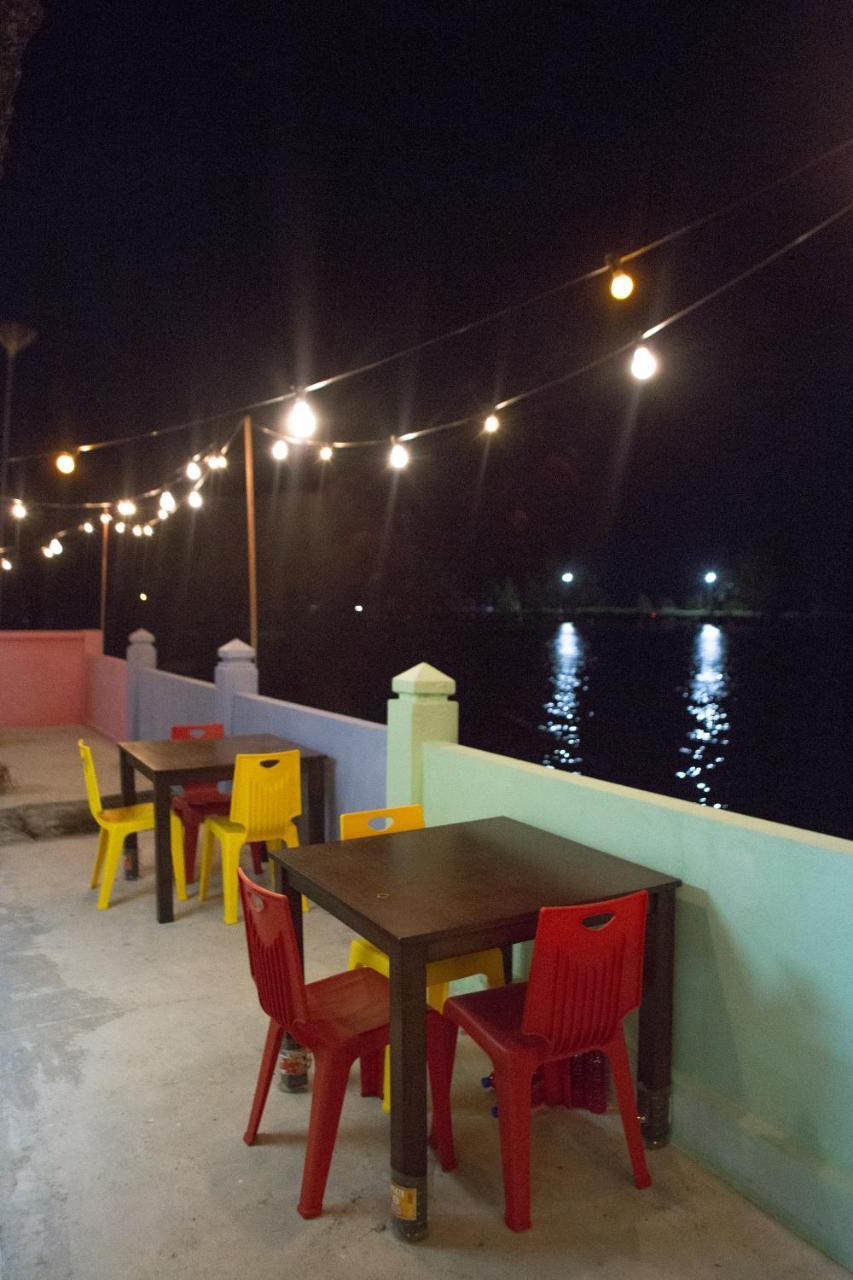 Super Oyo 89640 Hotel Pelangi Marang Eksteriør bilde