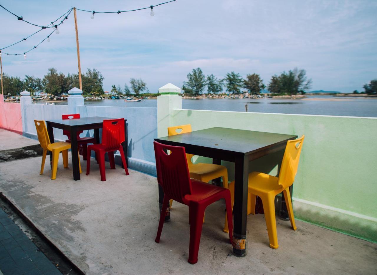 Super Oyo 89640 Hotel Pelangi Marang Eksteriør bilde